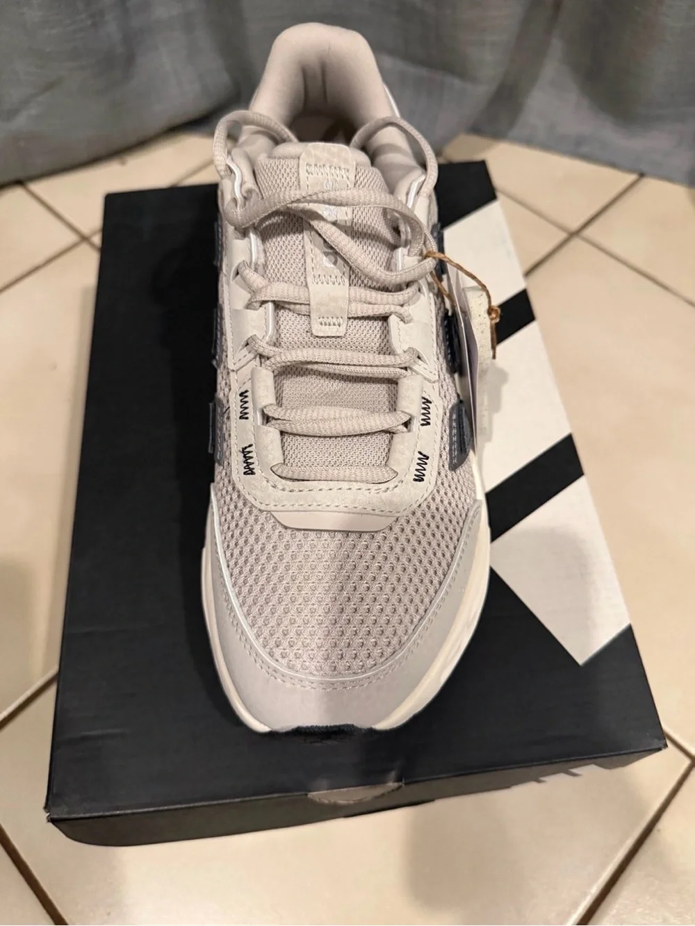 NWT Adidas Astrastar Gray & Silver 6.5W / 5Y